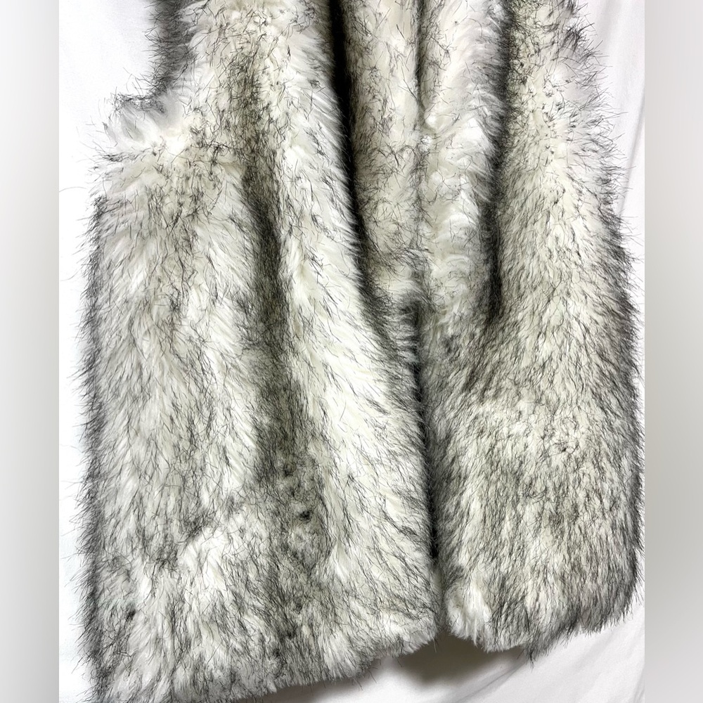 Reversible White Faux Fur Vest Official NFL Apparel Super Bowl Cozy Warm Winter - Picture 3 of 15